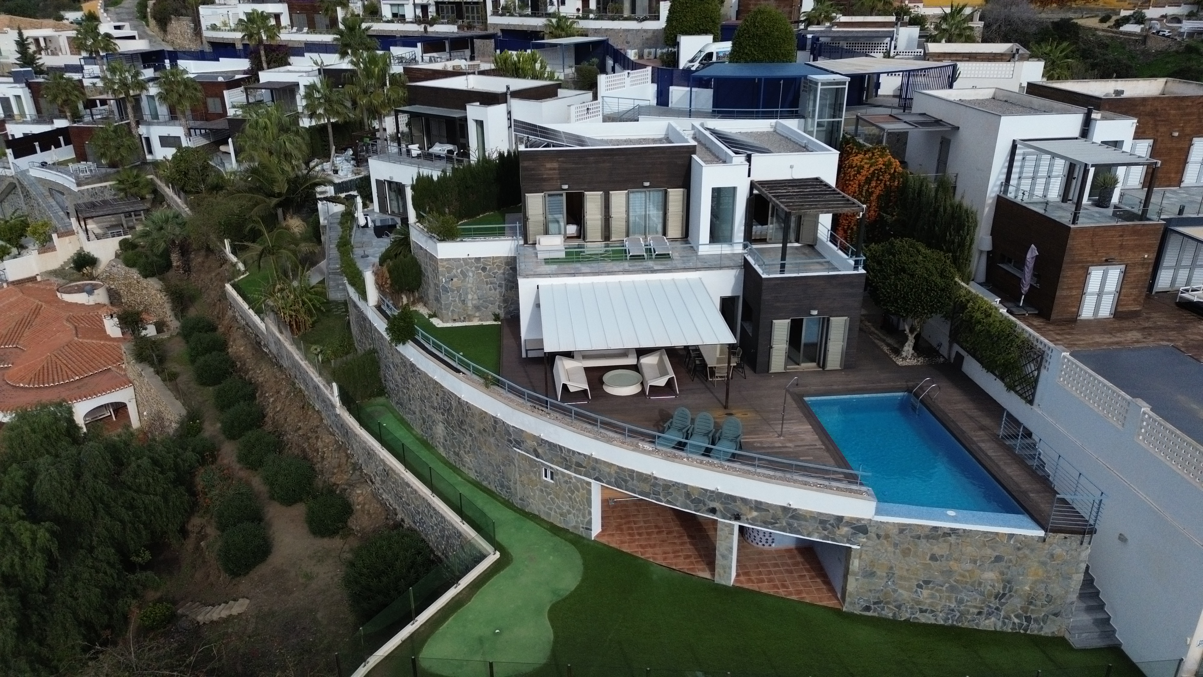 CASA CON PISCINA  Y VISTAS AL MAR EN PLAYA DE CABRIA
